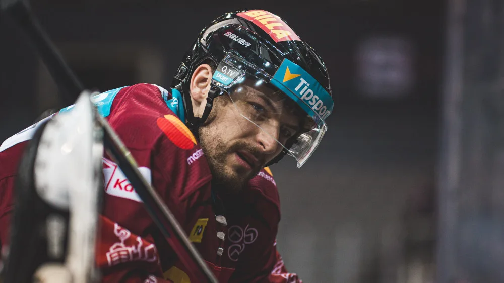 Ruský hokejista Oleg Pogorišnyj ve Spartě končí. V lednu odjel pro víza, nevrátil se kvůli válce