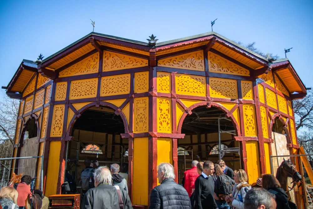 Letenský kolotoč