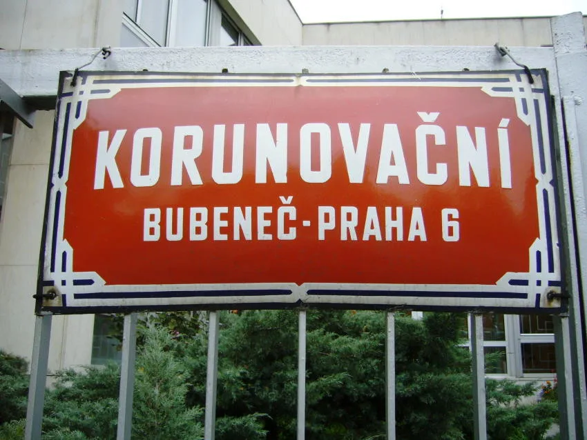 Schváleno. Praha přejmenuje část Korunovační ulice u ruského velvyslanectví na Ukrajinských hrdinů