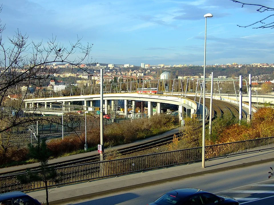 16484658194604-241-960px-praha-zizkov-tramvajova-estakada-ii