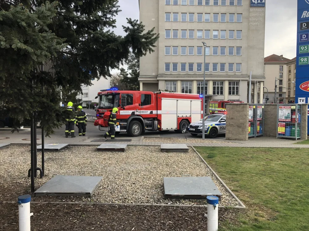 Tragická nehoda v Praze. Vlak srazil muže, ten na místě zemřel