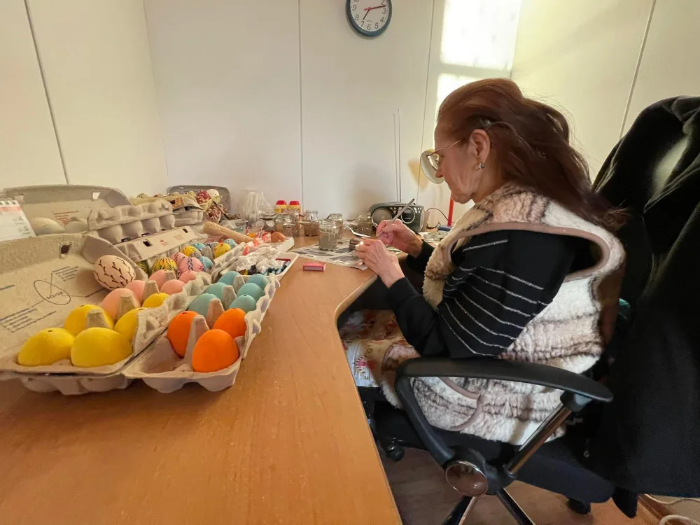 Bez malování by mě nebavil svět, říká pětasedmdesátiletá Helena, která dvacet let zdobí kraslice