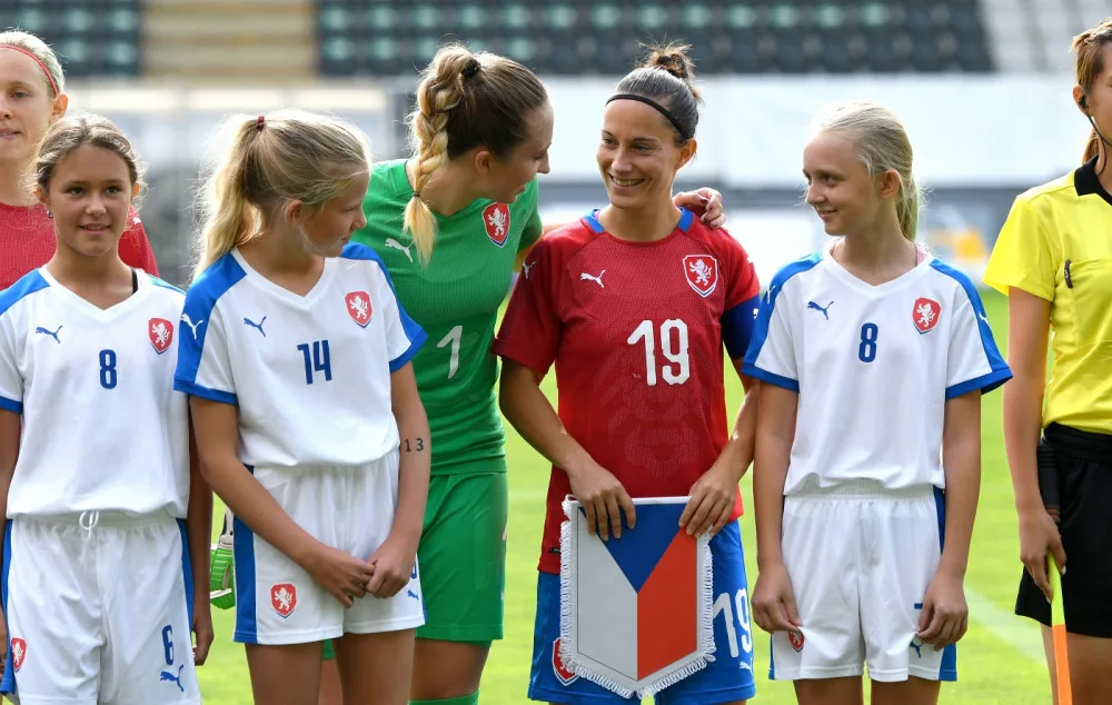 Fotbal je v rodině číslo jedna, moje partnerka i naše dcera mě podporují, říká Petra Divišová