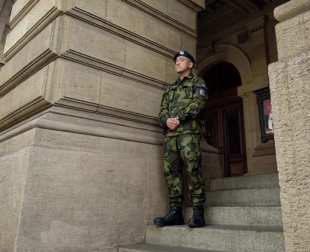 Průvodce v Sapě, herec i voják v aktivní záloze. V armádě jsem si dvakrát sáhl na dno, říká Dave