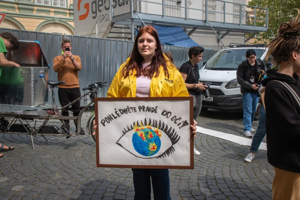 VIDEO: Studenti v Praze stávkovali za klima. Nejít do školy, nám přijde adekvátní, říká jejich mluvčí