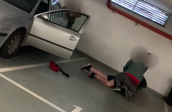 Policie zadržela drogového dealera. Za jeden obchod inkasoval i statisíce
