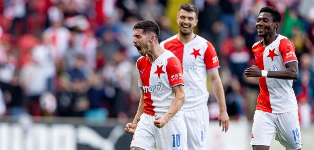 Slavia porazila Slovácko 3:0. Na vedoucí Plzeň ztrácí dva body