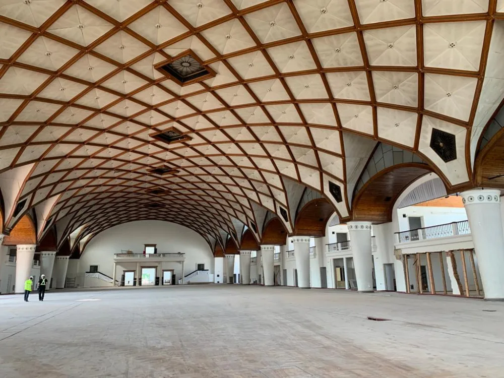VIDEO: Podívejte se do útrob Průmyslového paláce, kde probíhá unikátní rekonstrukce