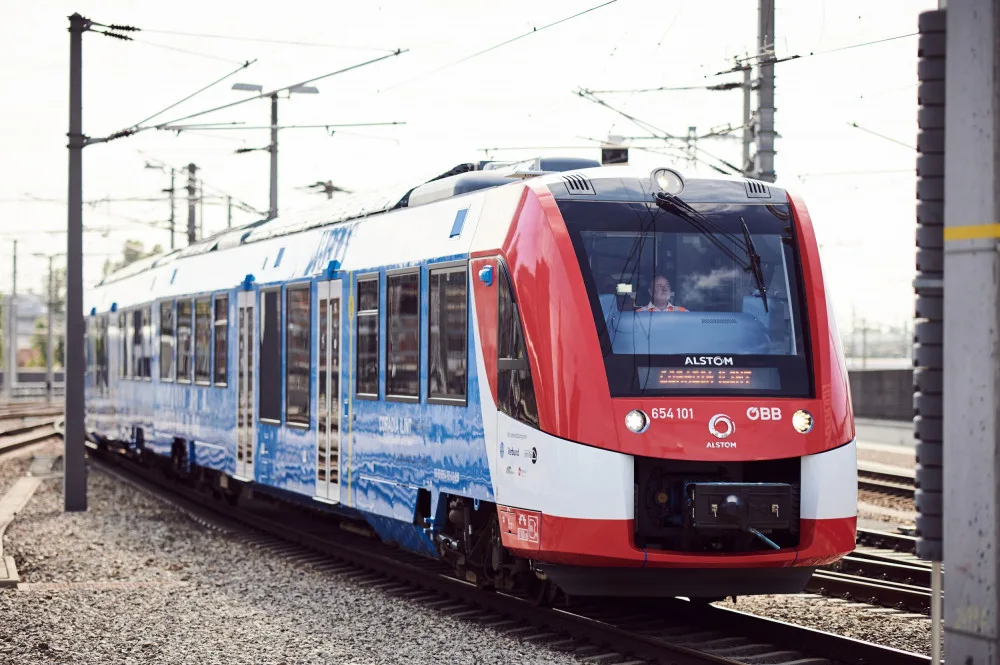 Vlak budoucnosti míří do Prahy. Jde o první vodíkem poháněný vlak na světě