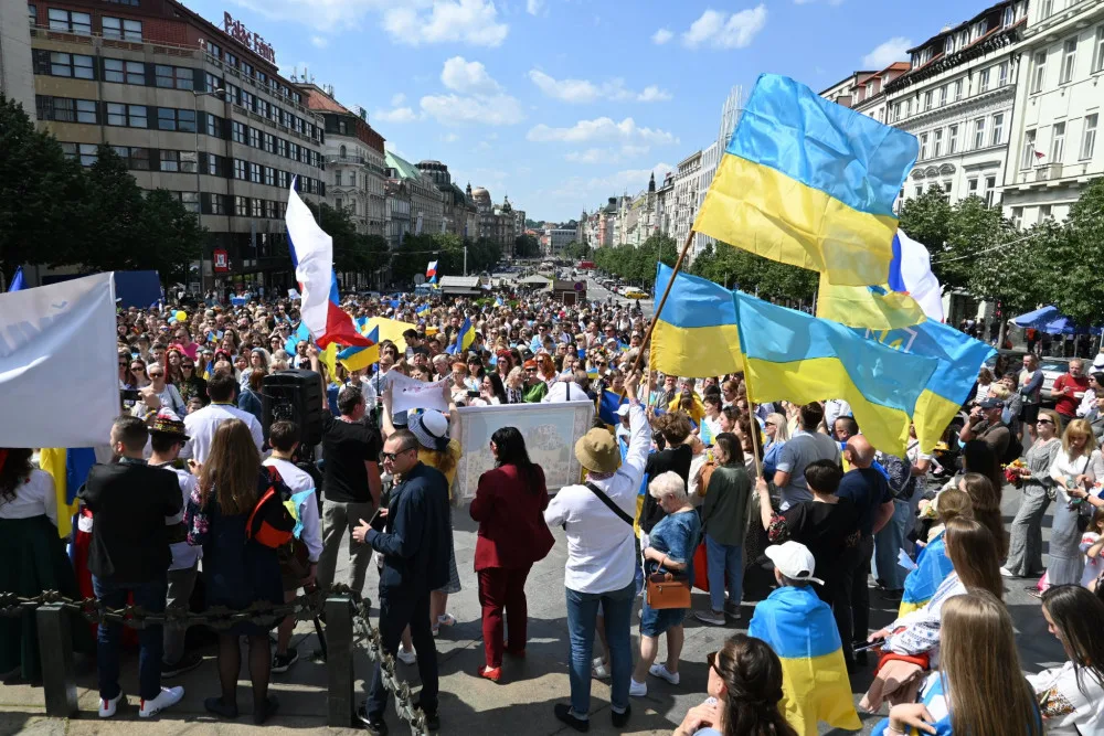 Děkujeme, Česká republiko! Prahou prošel průvod Ukrajinců