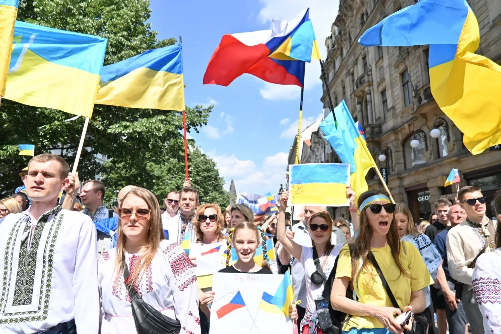 Děkujeme, Česká republiko! Prahou prošel průvod Ukrajinců