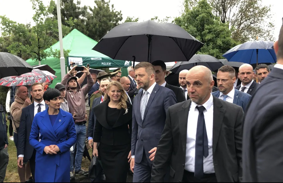 Čaputová s Pekarovou Adamovou a Rakušanem