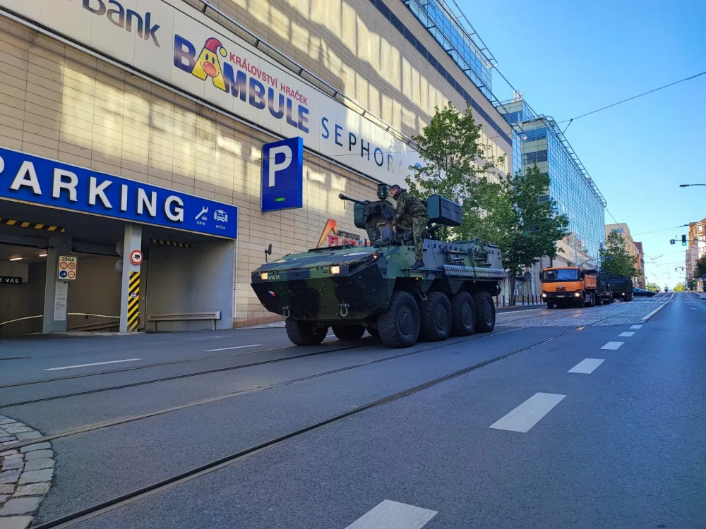 V Praze se koná Army den. Nabídne střílení s replikami armádních zbraní či ukázku šermu