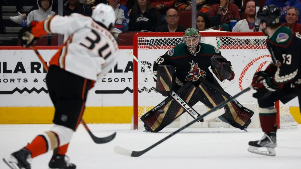 Z NHL do extraligy. Brankář Josef Kořenář posílí hokejovou Spartu