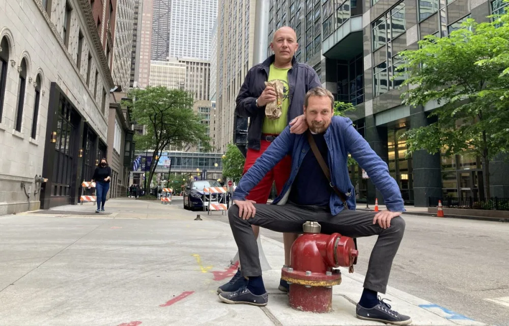 Herci Robert Jašków a Tomáš Pavelka během hostování Švandova divadla v Chicagu