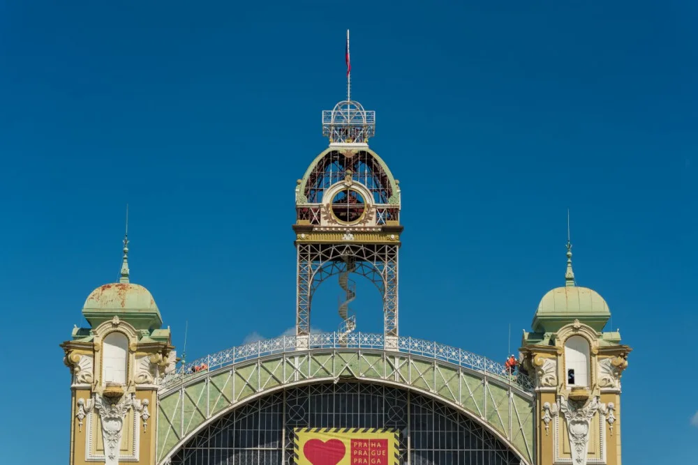 Hodiny z Průmyslového paláce procházejí renovací. Za tři měsíce budou zase ve věži