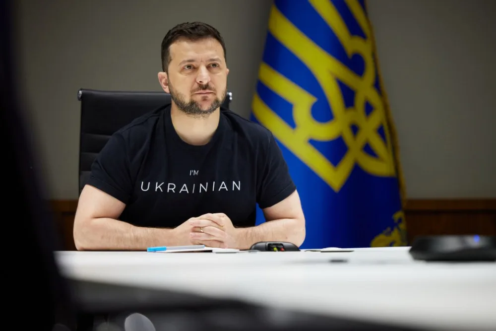 Zelenskyj dnes promluví k českým zákonodárcům. Před ním vystoupí Vystrčil, Pekarová Adamová i Fiala