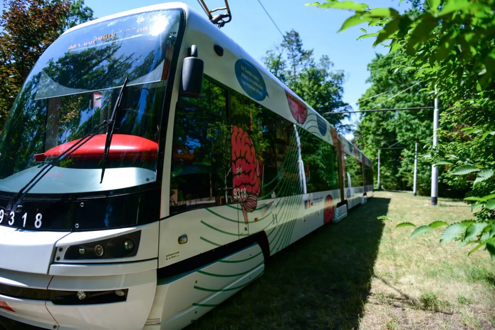 Eurotramvaj už křižuje Prahu. Upozorňuje na to, že Česká republika bude předsedat Evropské unii