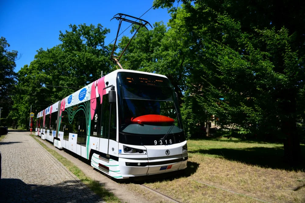 Eurotramvaj už křižuje Prahu. Upozorňuje na to, že Česká republika bude předsedat Evropské unii