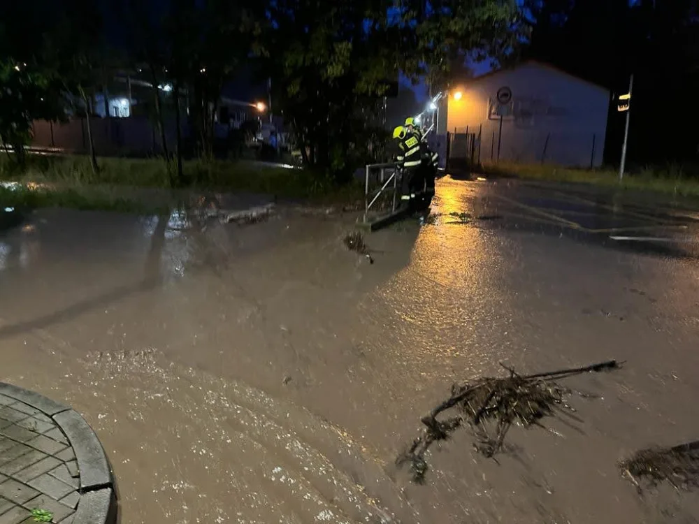 Meteorologové zaznamenali extrémní srážky. V Praze byl překročen třetí povodňový stupeň