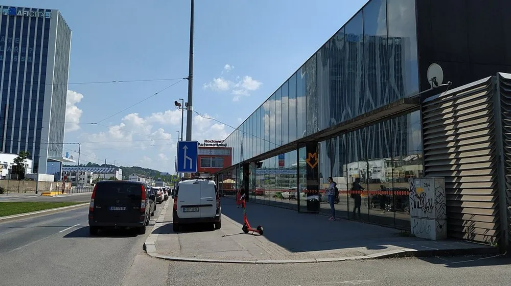 Stanice metra Kolbenova.