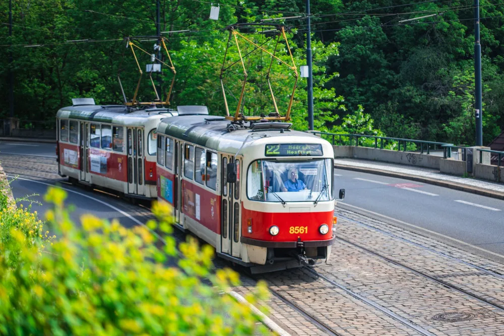 Do aquaparku to pojede častěji. Jak se mění hromadná doprava o prázdninách?