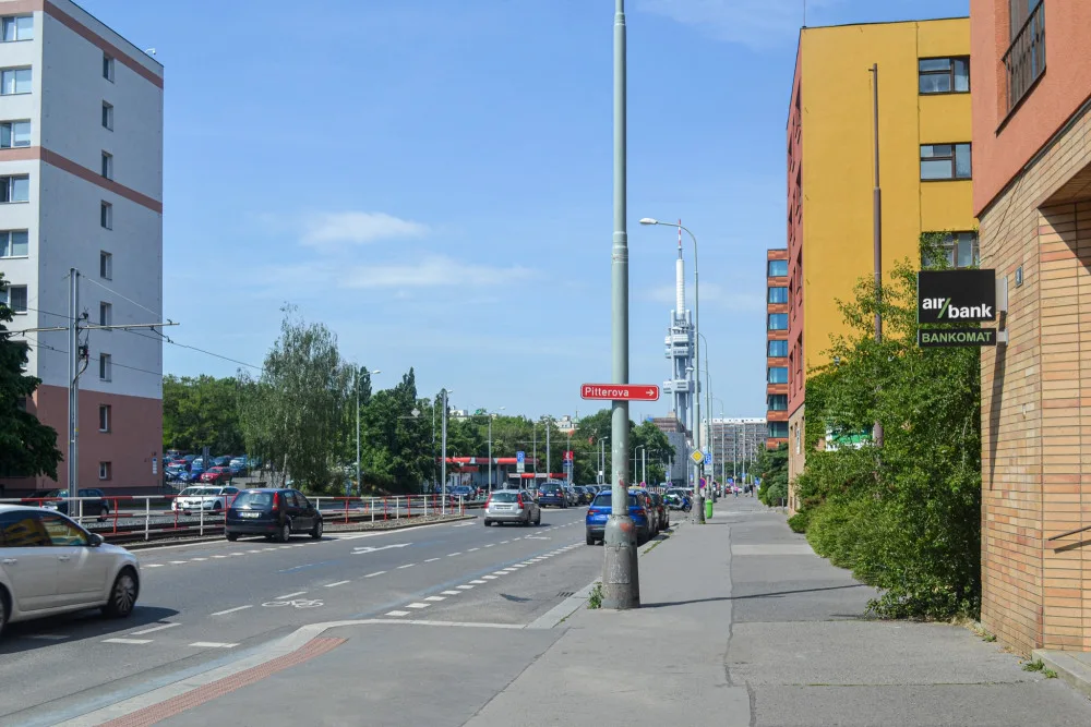 VIZUALIZACE: Nechvalně známá Olšanská se má změnit k nepoznání. Více stromů i rybník