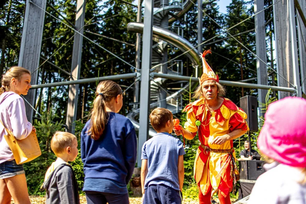 Stezka korunami stromů Lipno slaví první kulatiny. Oslavte je společně s ní i Monikou Absolonovou!