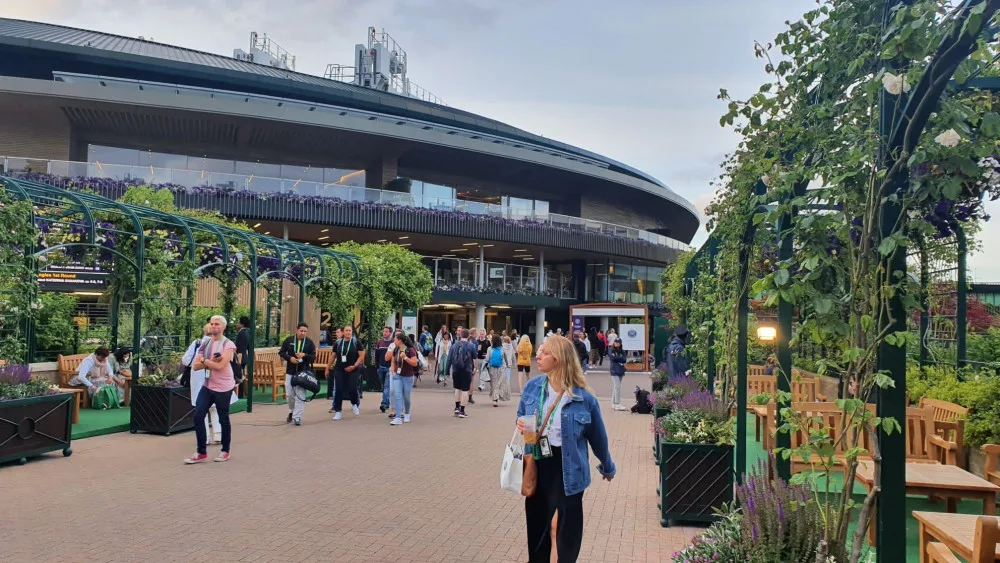 Účastníci Race to Wimbledon navštívili nejslavnější tenisový turnaj světa. Příští rok zamíří na Roland Garros