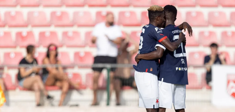 Slavie se nenechala fotbalovým trpaslíkem zaskočit, norský Viking si z Prahy odváží remízu.