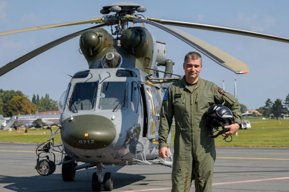 Nikdy nic většího než požár v Českém Švýcarsku jsem neviděl, říká armádní pilot z Prahy
