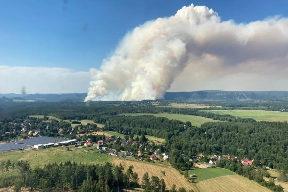 Nikdy nic většího než požár v Českém Švýcarsku jsem neviděl, říká armádní pilot z Prahy