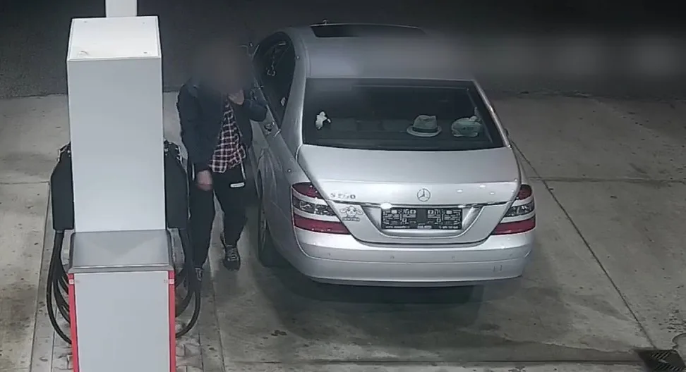 VIDEO: Policisté zadrželi muže, který v Praze kradl a vykrádal auta