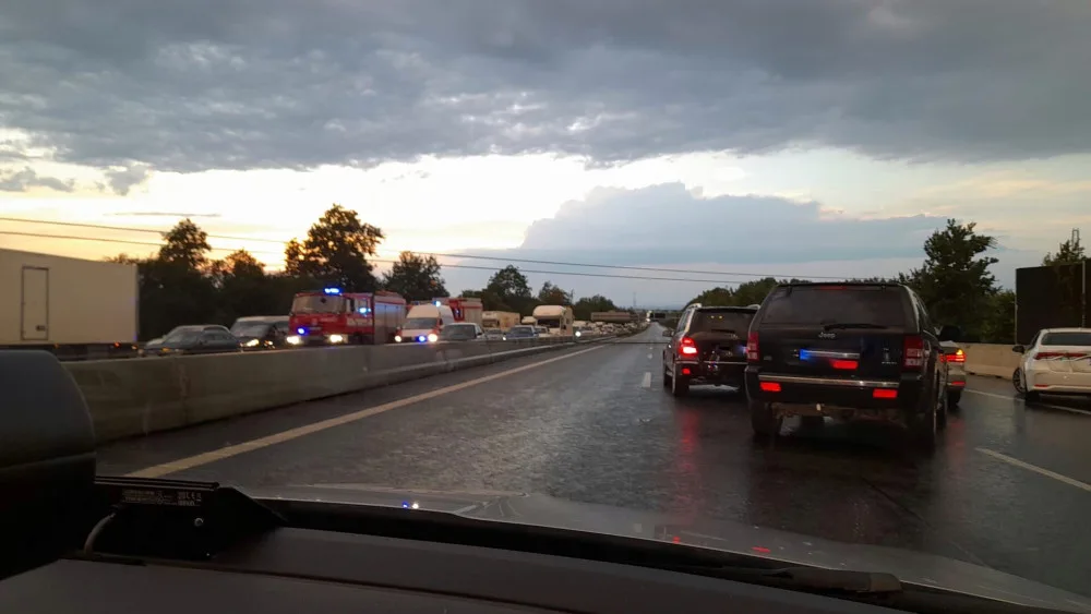 Policie uzavřela dálnici D1 v obou směrech. Provoz byl obnoven dnes nad ránem