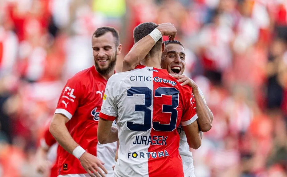 Slavia deklasovala Zlín 4:1. Má první ligovou výhru