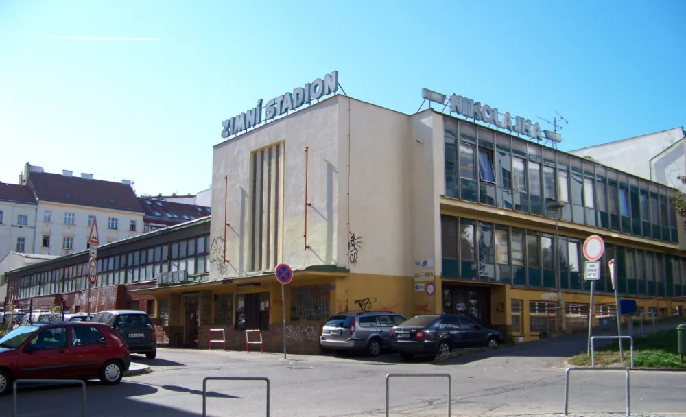 Nejstarší fungující zimní stadion v Praze končí. Nikolajku má nahradit nová hala