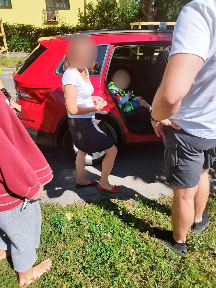 Strážníci hledali chlapečka s psychickou poruchou. Jeho pozornost si získalo vybavení služebního auta