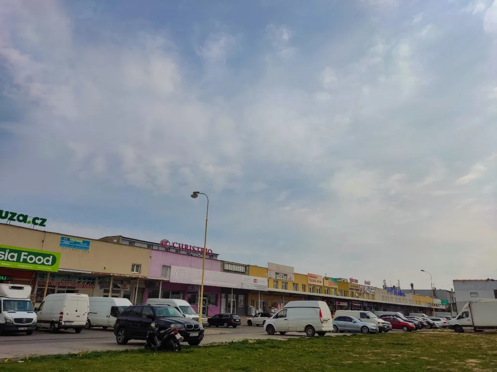 Jak se bránit před duchy a proč se jí slepice i s pařáty? Přečtěte si reportáž ze Sapy