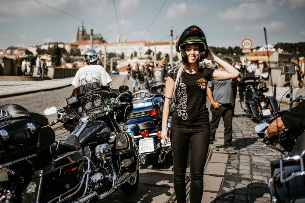 Motorkáři zaplaví Prahu. Přes centrum jich pojede osm set