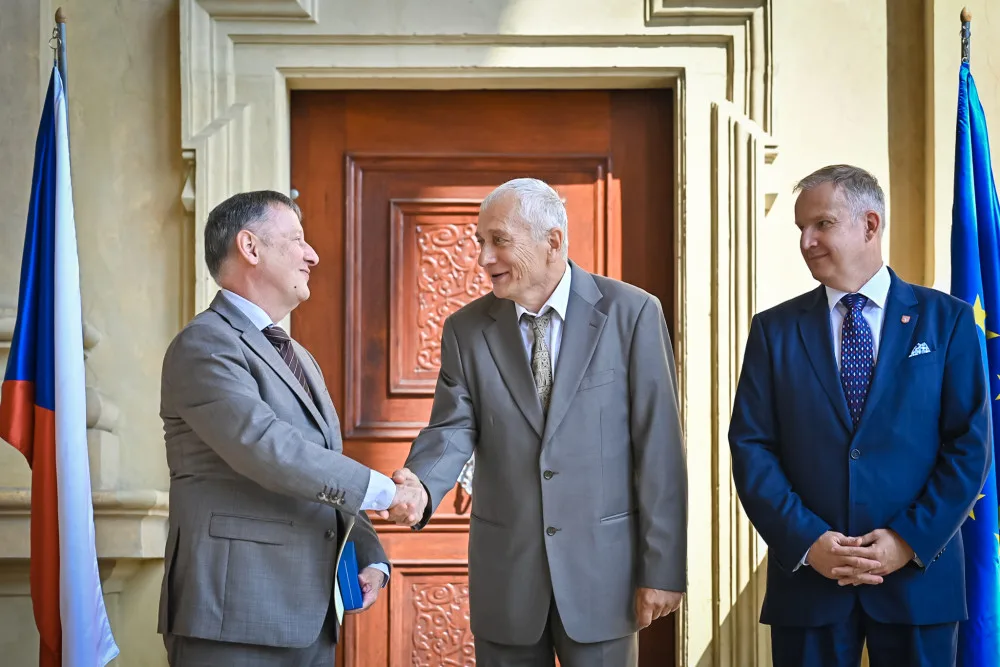 Ministr školství ocenil přes třicet učitelů a akademiků za jejich přínos českému školství