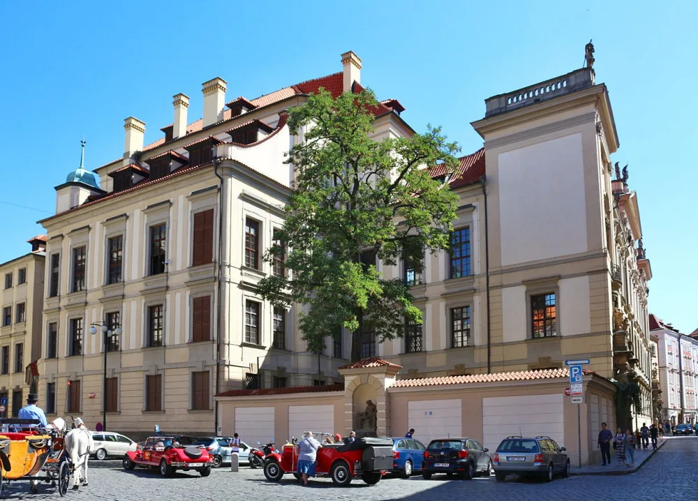 Clam-Gallasův palác na Mariánském náměstí je konečně opraven. V úterý se slavnostně otevře veřejnosti