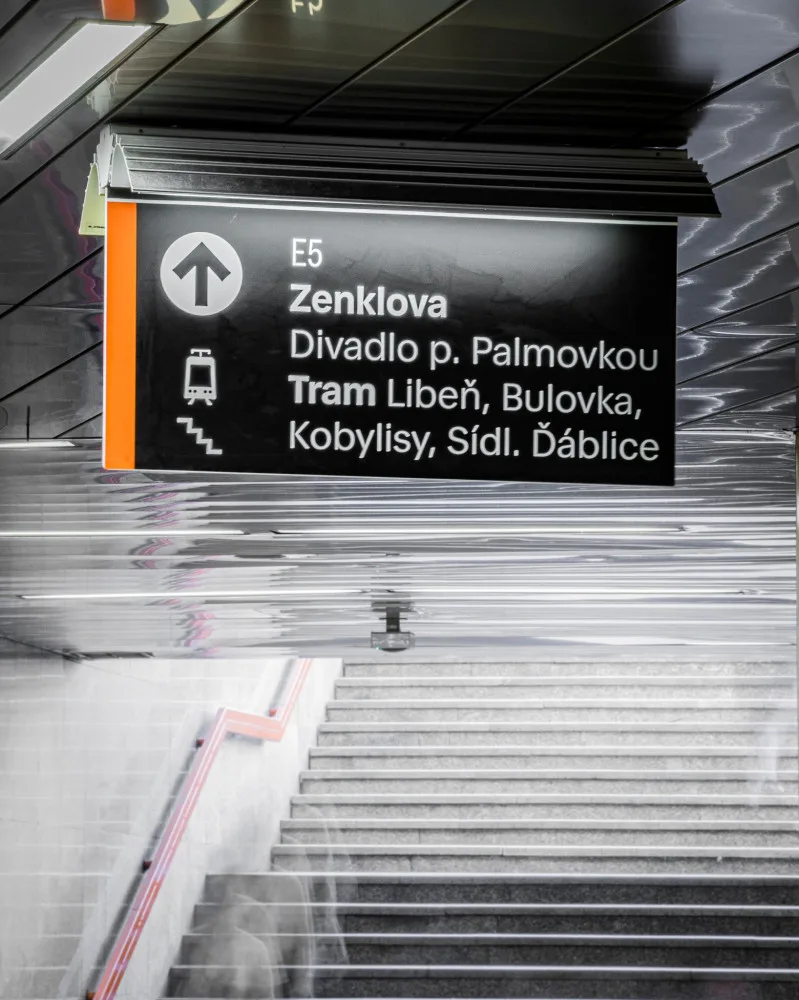Stanice metra Palmovka dostala jako první nové značení