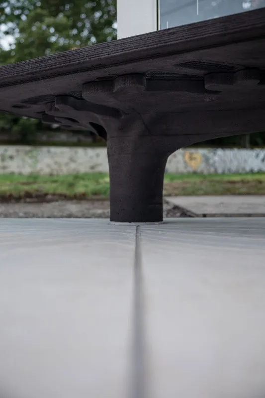 U Výstaviště je první zastávka vyrobená pomocí 3D tisku. Z betonu ji robot vytvořil za den a půl