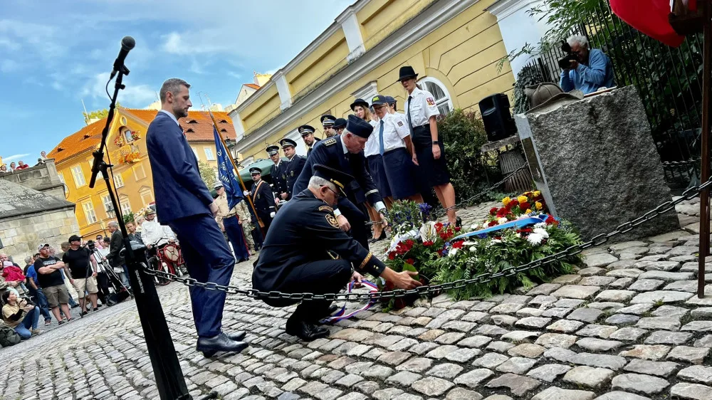 Pietního aktu se na Kampě zúčastnil i ředitel pražských profesionálních hasičů  Luděk Prudil.