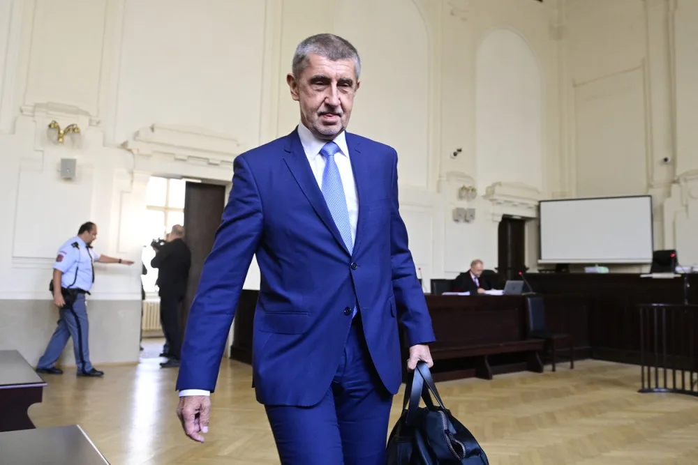 Soudce chce vyslechnout Babišova syna, neví ale, zda k soudu přijde