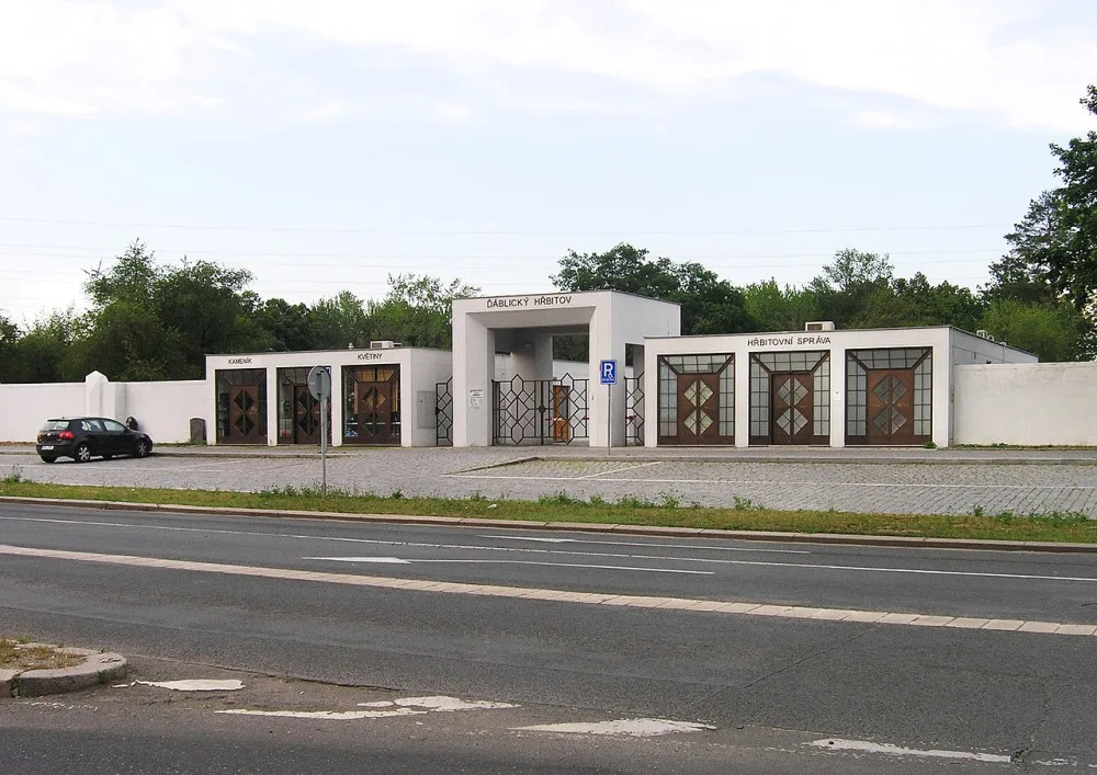 Druhý největší pražský hřbitov čeká oprava. Bude vypadat důstojněji