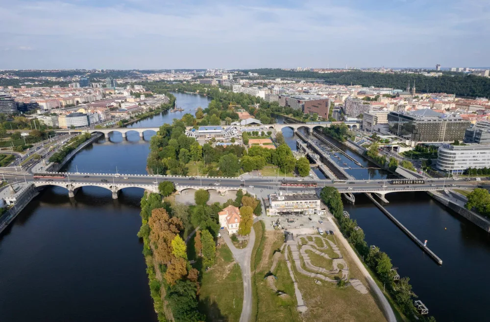 VIZUALIZACE: Hlávkův most dostane nový povrch. Rekonstrukce ale začne až za tři roky