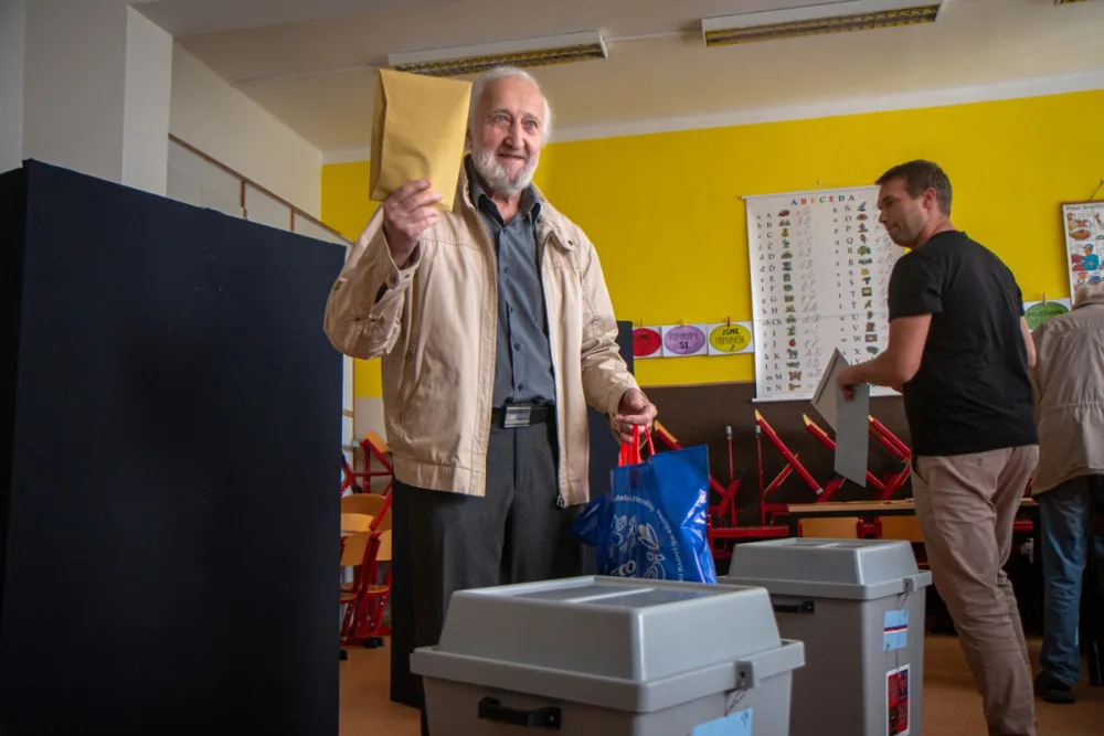 VOLBY 2022: Začíná druhý den voleb. Češi rozhodnou o složení městských a obecních zastupitelstev