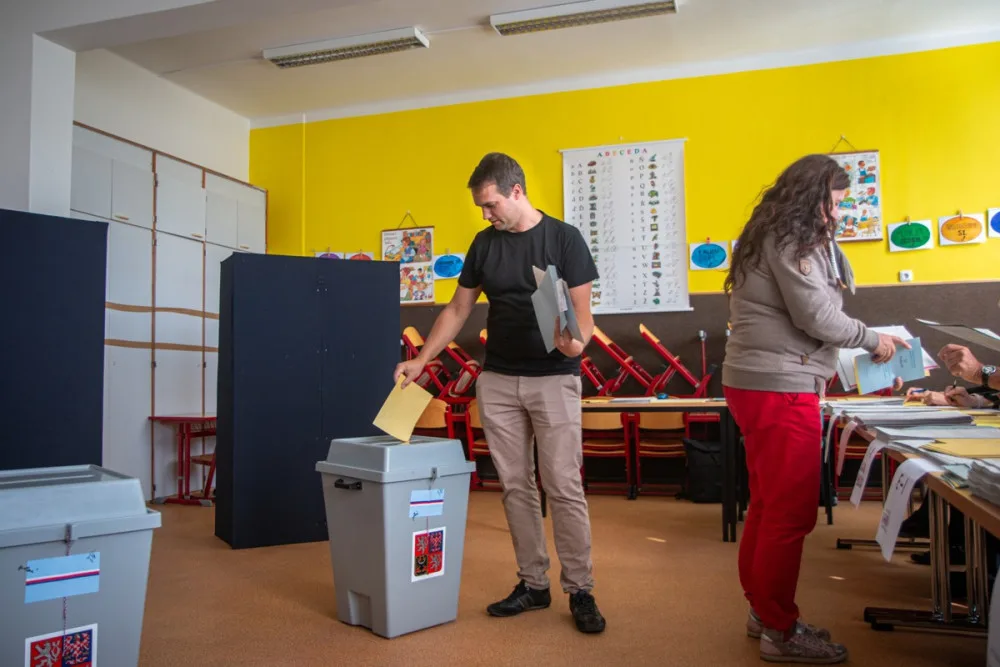 VOLBY 2022: Začíná druhý den voleb. Češi rozhodnou o složení městských a obecních zastupitelstev