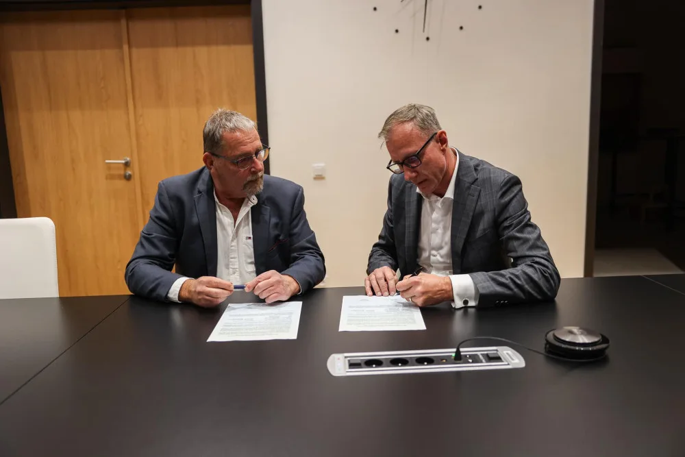 Memorandum o budoucí spolupráci podepsali Milan Maruštík za ANO a Vojtěch Kos za Společně pro Prahu 12.